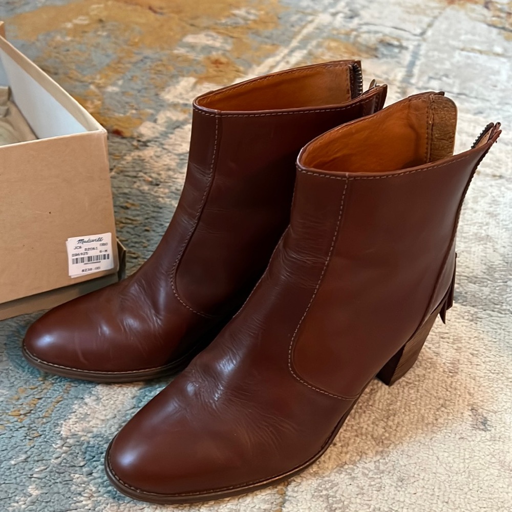 Madewell Zip-Back Billie Boot in great condition! Beautiful boot.